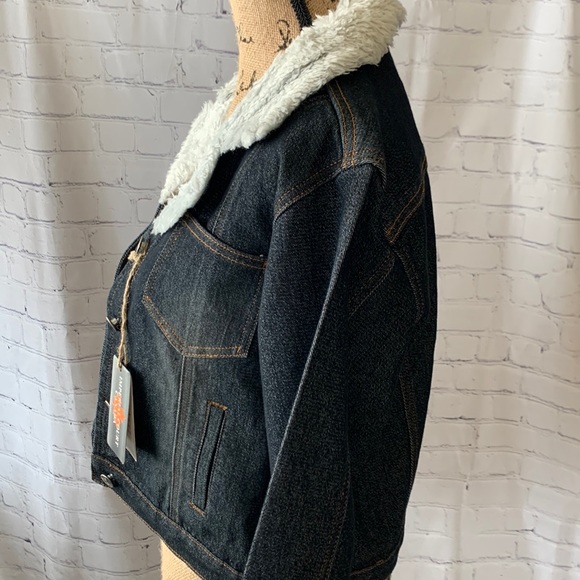 Women’s Jean Jacket - Picture 3 of 11